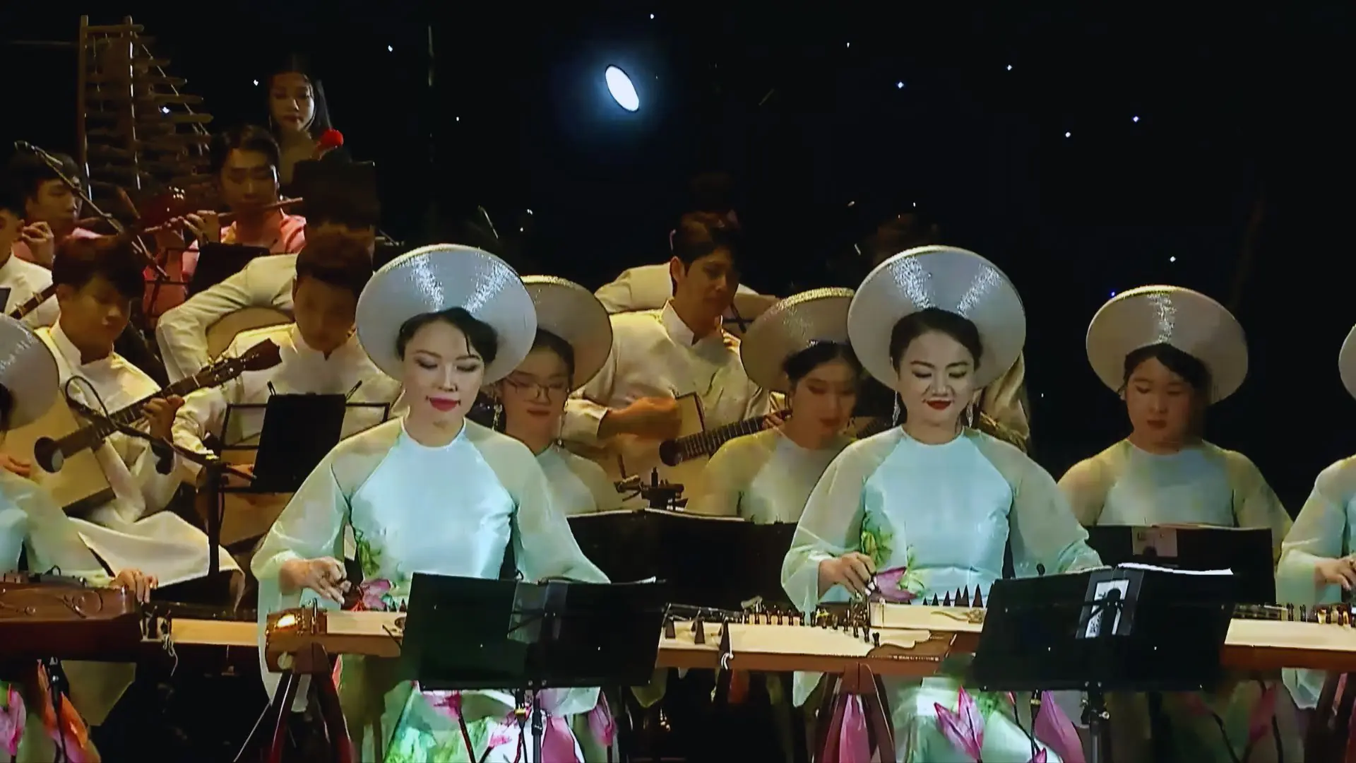 Bản hoà ca đất mẹ